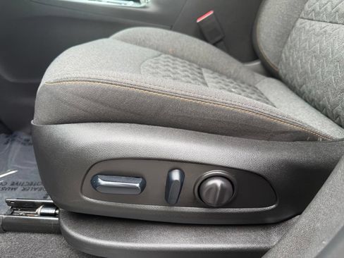 Used 2024 Chevrolet Equinox LT FWD image 19