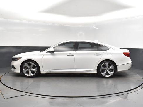 Used 2018 Honda Accord Touring image 4