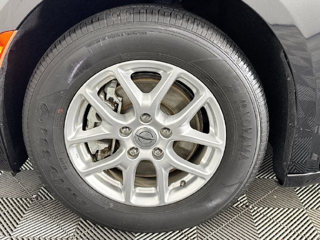 Used 2023 Chrysler Pacifica Touring FWD image 35
