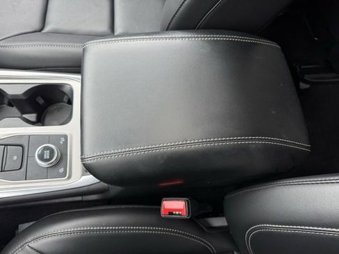 Certified 2023 Ford Explorer XLT w/ Equipment Group 202A image 19