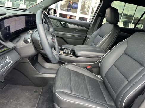 Used 2025 Buick Enclave Sport Touring w/ Super Cruise Package image 11