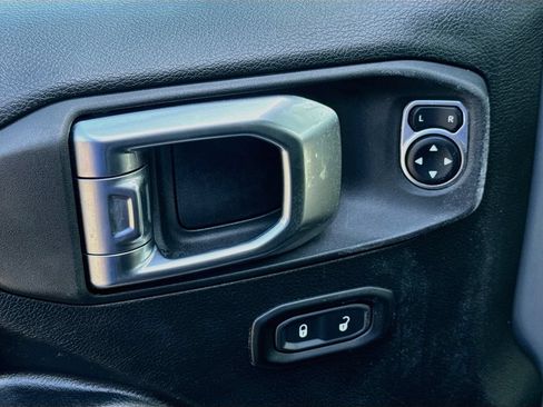 Used 2023 Jeep Wrangler Unlimited w/ Sun & Screen Package AWD/4WD image 19