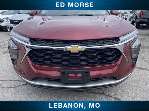 Certified 2025 Chevrolet Trax LT w/ LT Convenience Package FWD image 28