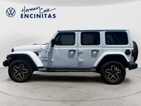 Used 2024 Jeep Wrangler Unlimited Sahara AWD/4WD image 2