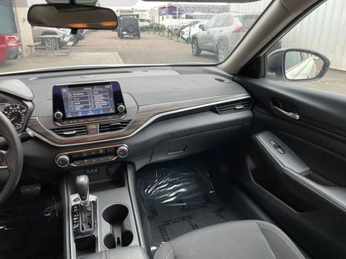 Used 2025 Nissan Altima 2.5 SV image 35