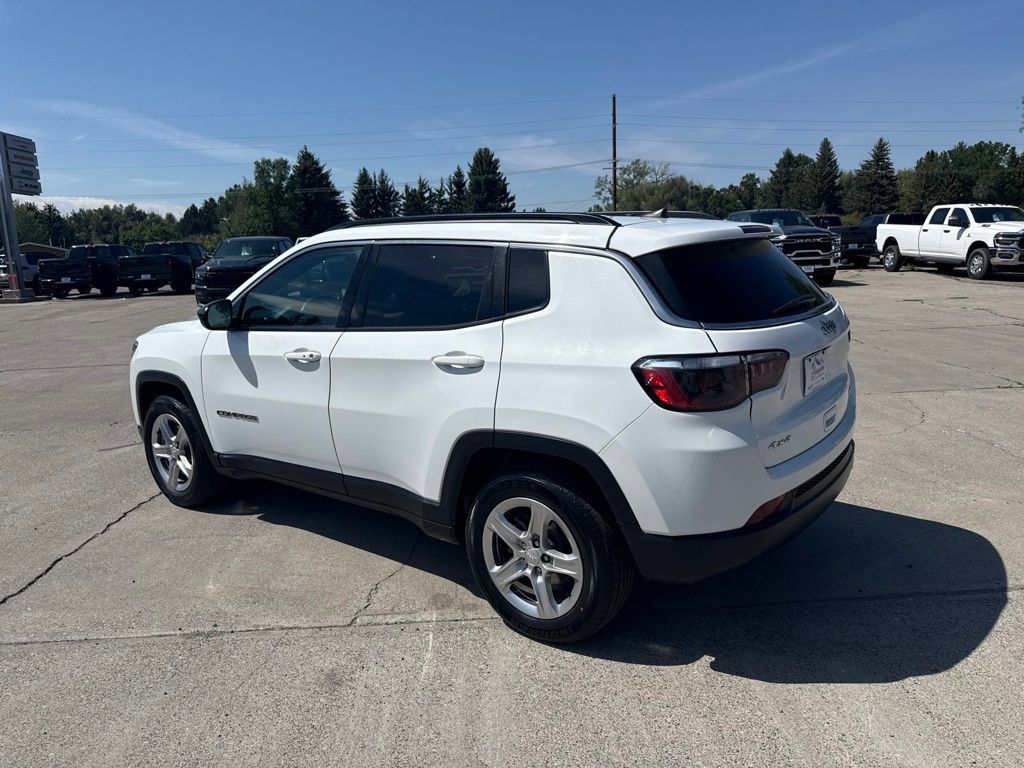 Used 2024 Jeep Compass Latitude AWD/4WD image 5