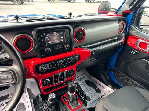 Used 2021 Jeep Gladiator Sport image 8