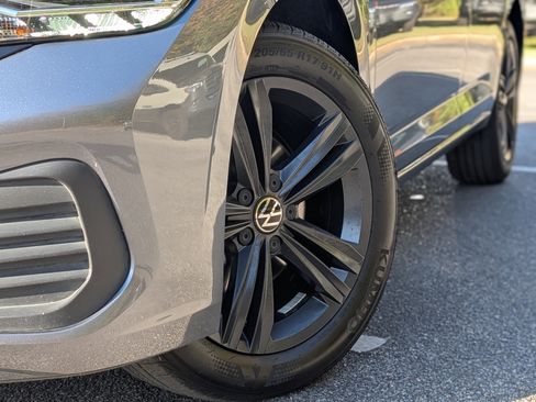 Used 2024 Volkswagen Jetta SE w/ Panoramic Sunroof Package image 32