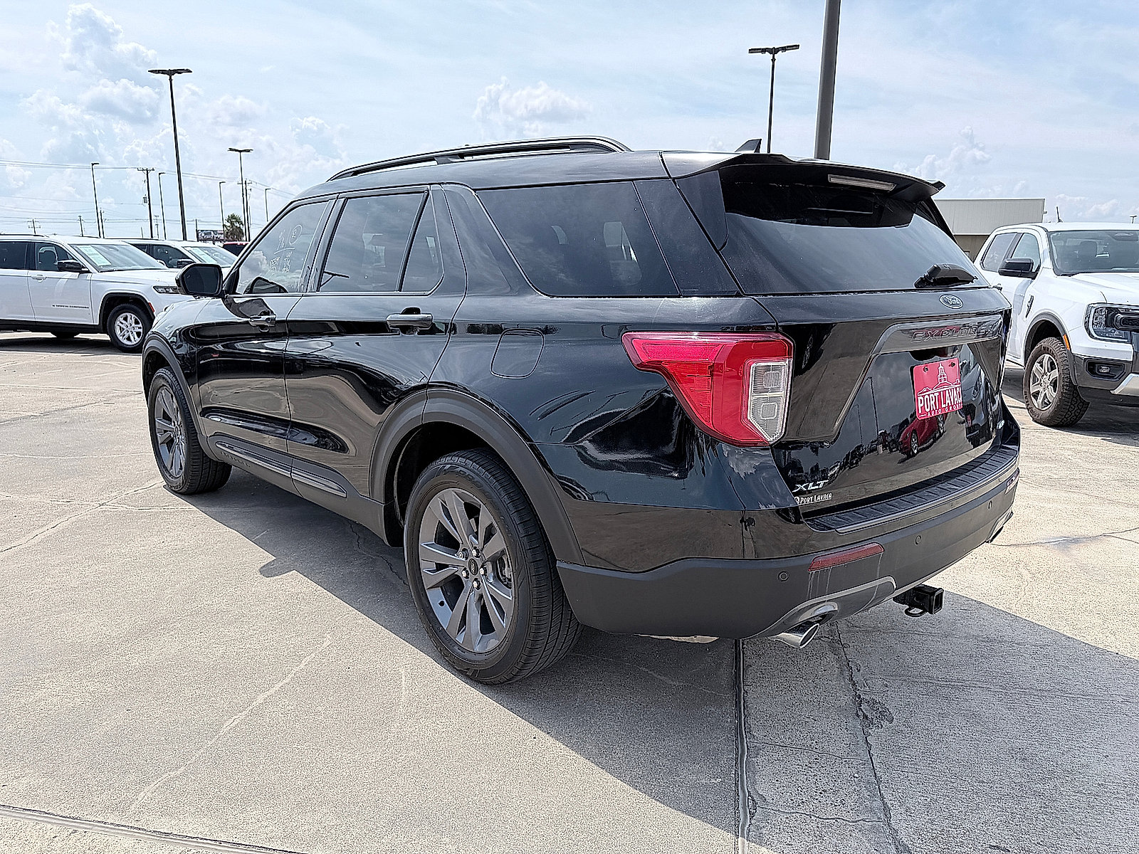 Used 2022 Ford Explorer XLT w/ Equipment Group 202A AWD/4WD image 5