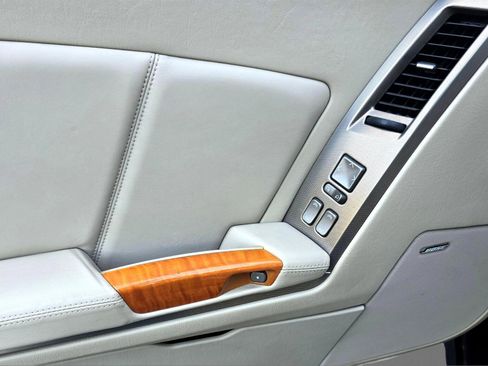 Used 2004 Cadillac XLR image 21