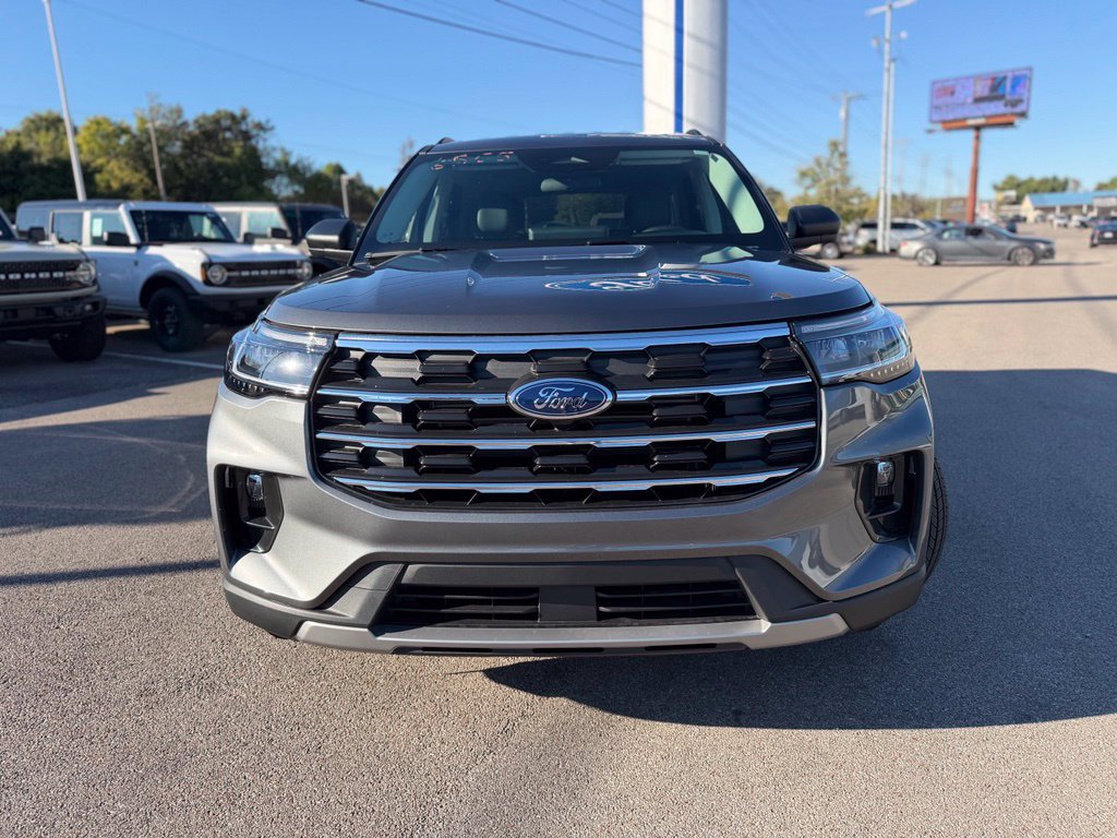 New 2026 Ford Explorer Active w/ Active Comfort Package AWD/4WD image 2