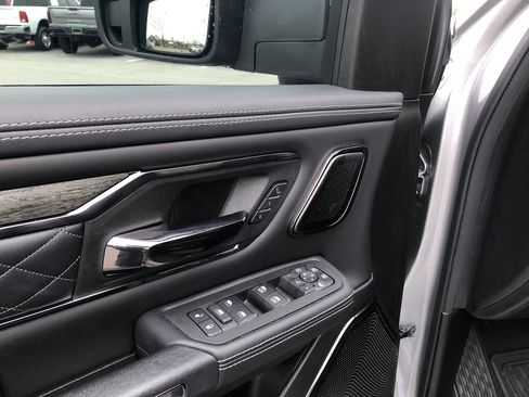 Used 2025 RAM 1500 Limited w/ Trailer Tow Group image 12