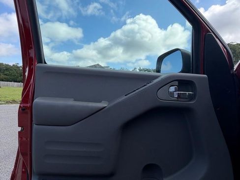 Used 2015 Nissan Frontier SV RWD image 9
