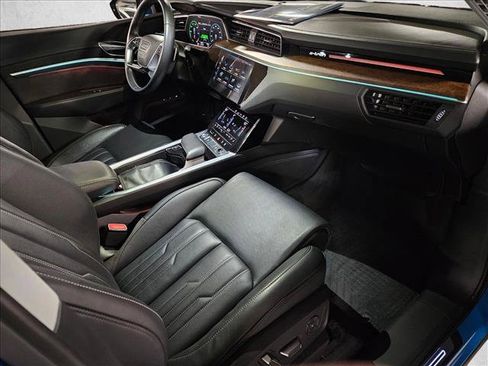 Used 2019 Audi e-tron Prestige w/ Prestige Package AWD/4WD image 21