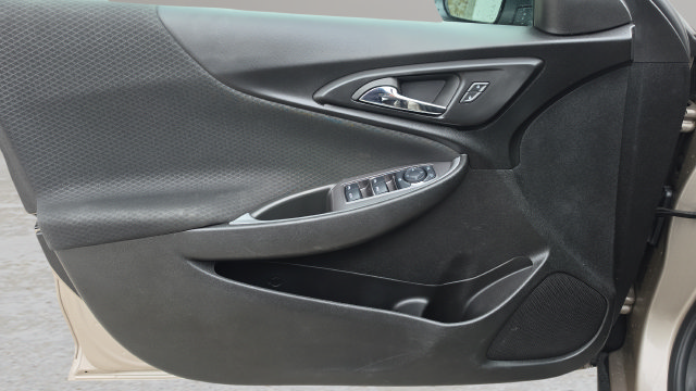 Used 2025 Chevrolet Malibu LT FWD image 33