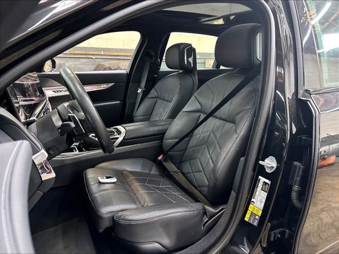 Used 2023 BMW i7 xDrive60 AWD/4WD image 27