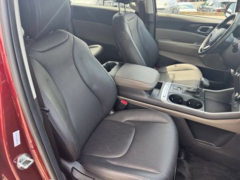 Used 2026 Kia Carnival FWD image 39