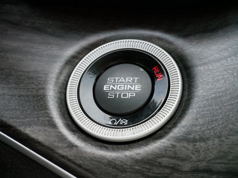 Used 2023 Jeep Grand Cherokee L Limited w/ Black Appearance Package image 28