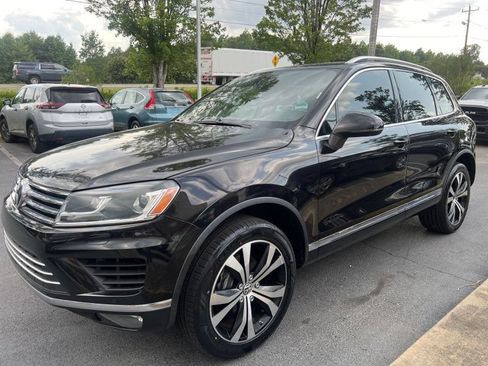 Used 2017 Volkswagen Touareg Wolfsburg Edition AWD/4WD image 3