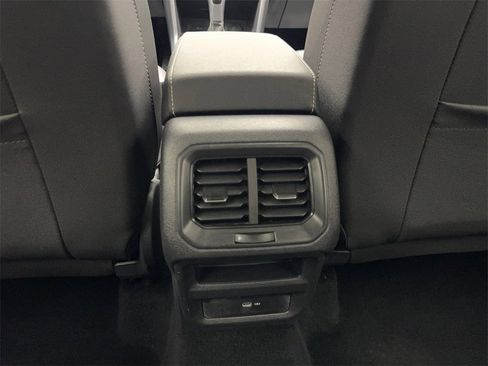 Used 2024 Volkswagen Taos SE image 72