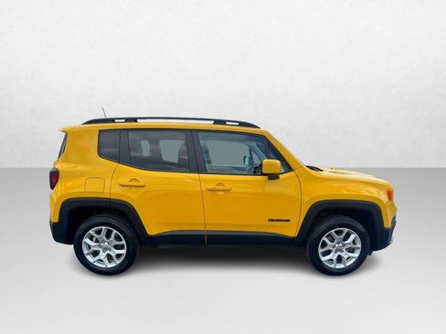 Used 2018 Jeep Renegade Latitude w/ Cold Weather Group AWD/4WD image 2