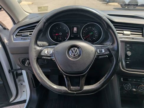Used 2018 Volkswagen Tiguan SEL AWD/4WD image 15