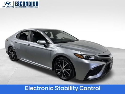 Used 2022 Toyota Camry SE image 7