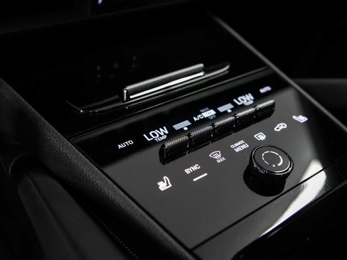 Certified 2024 Porsche Cayenne Coupe AWD/4WD image 24