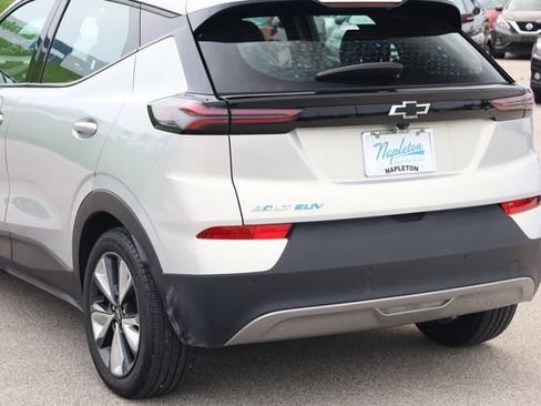 Used 2023 Chevrolet Bolt EUV LT w/ Convenience Package FWD image 8