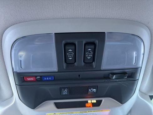 Used 2022 Subaru Crosstrek 2.5i Sport w/ Moonroof Package AWD/4WD image 20