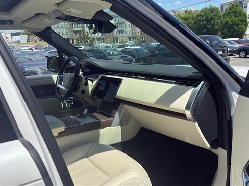 Used 2025 Land Rover Range Rover SE AWD/4WD image 14