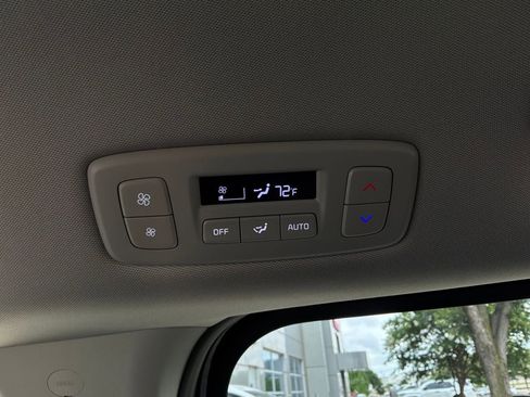 Used 2026 Kia Carnival FWD image 14