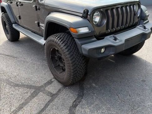 Used 2018 Jeep Wrangler Unlimited Sport S AWD/4WD image 6