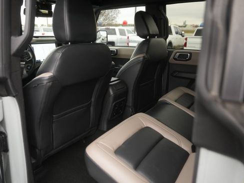 Used 2024 Ford Bronco Wildtrak image 11