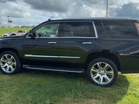 Used 2016 Cadillac Escalade Luxury AWD/4WD image 4