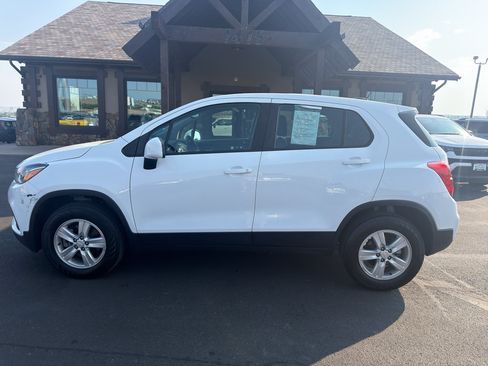 Used 2021 Chevrolet Trax LS AWD/4WD image 1