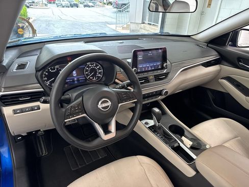 Used 2025 Nissan Altima 2.5 SV FWD image 15