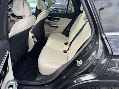 Used 2026 Mercedes-Benz GLC 300 4MATIC image 33
