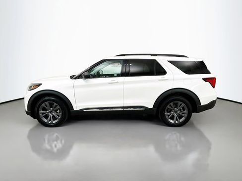 Used 2025 Ford Explorer Active w/ Active Comfort Package image 4