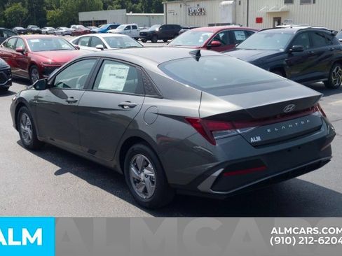 Certified 2026 Hyundai Elantra SE FWD image 9