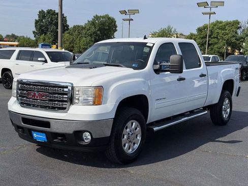 Used 2014 GMC Sierra 2500 SLE w/ SLE Preferred Package AWD/4WD image 4