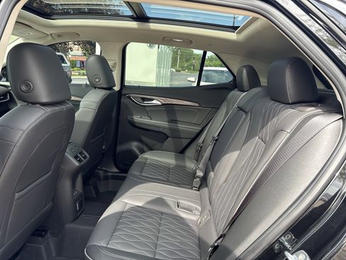 Used 2023 Buick Envision Avenir AWD/4WD image 13