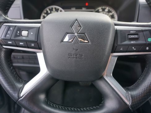 Used 2024 Mitsubishi Outlander SE image 8