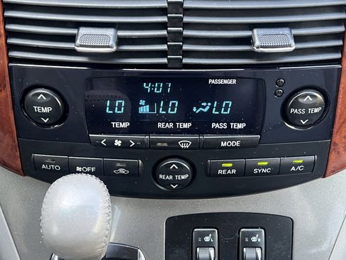 Used 2005 Toyota Sienna XLE AWD/4WD image 26