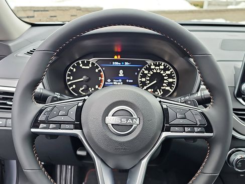 Used 2025 Nissan Altima 2.5 SR image 19