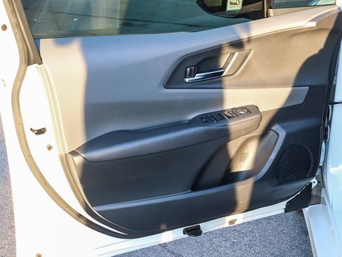 Certified 2025 Toyota Prius XLE image 20