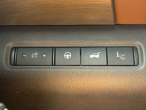 Used 2023 Nissan Pathfinder Platinum FWD image 12