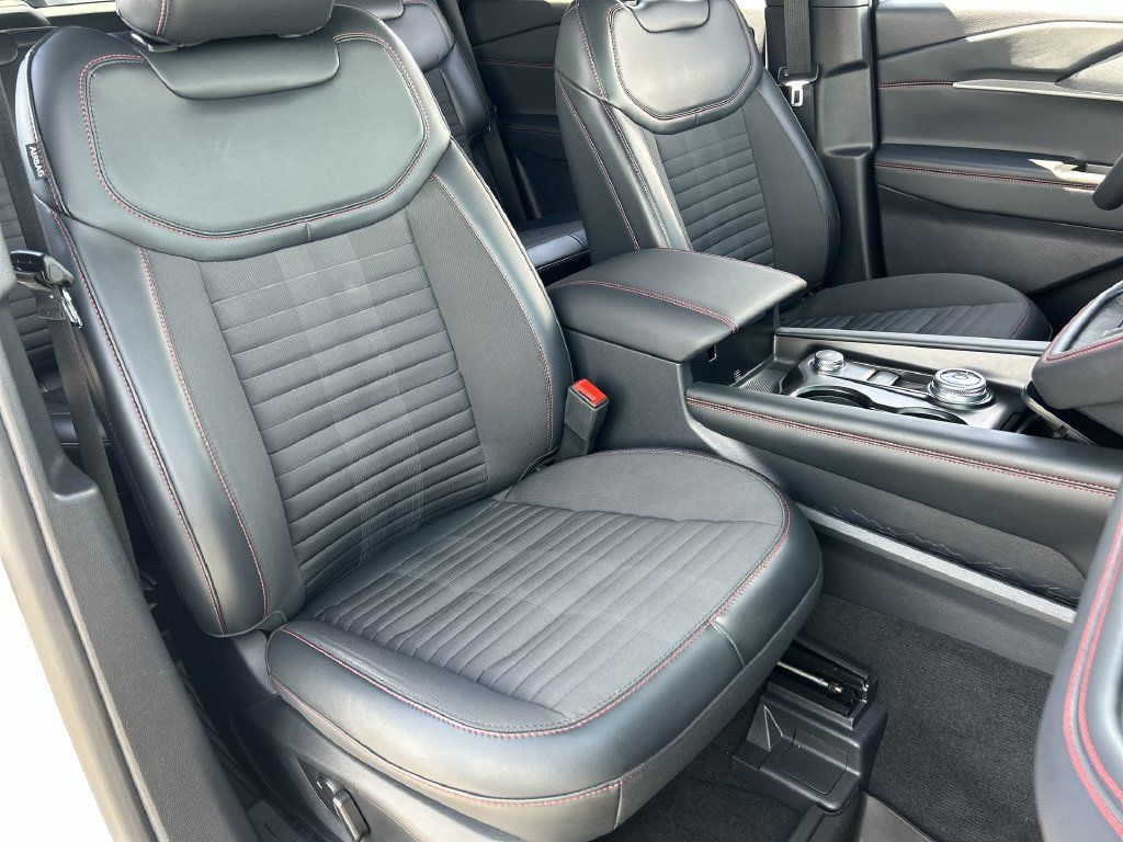 Used 2025 Ford Explorer ST-Line w/ Premium Package RWD image 28