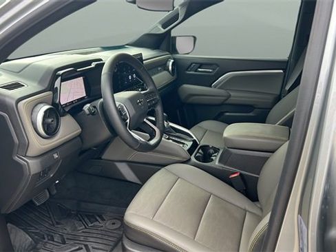 Used 2025 Chevrolet Colorado ZR2 w/ Technology Package image 18