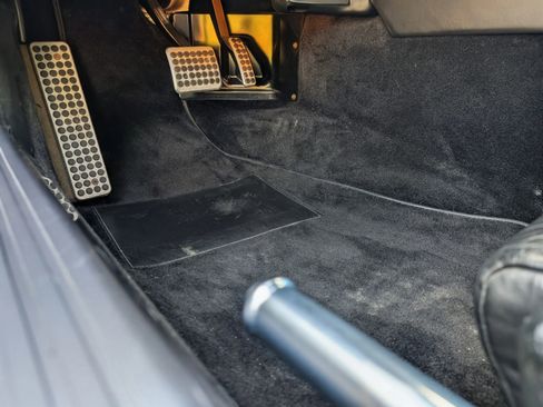 Used 2005 Aston Martin DB9 Volante image 32